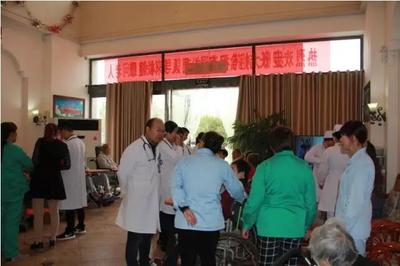 迎院慶，送溫暖 腎病風濕科二病區走進衛輝“青松康復護理院”，為老人送健康！